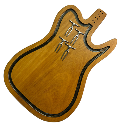 Tábua de Corte Guitarra - Madeira Nobre com Petisqueiro | Doma Crioula Cutelaria Artesanal