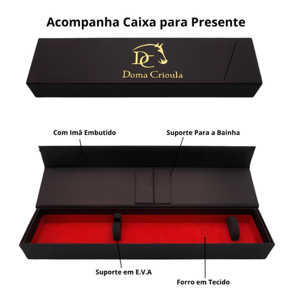 Caixa de presente Doma Crioula com forro vermelho, ímã embutido e suporte para bainha