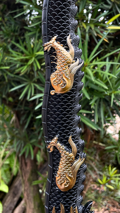 Espada Dragão com Lâmina Decorada e Cabo Detalhado Preto e Dourado