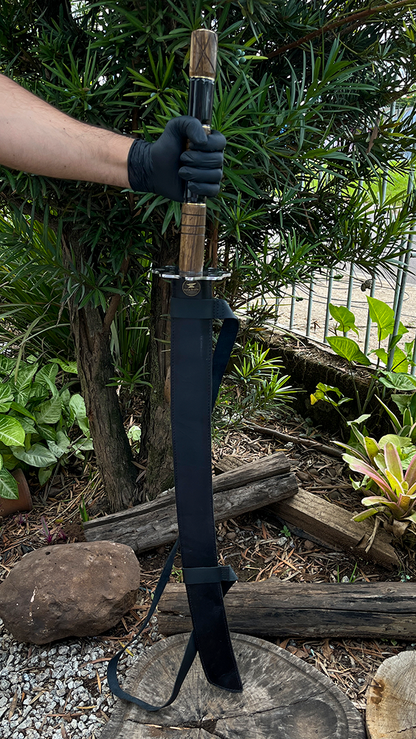 Katana Artesanal - Guarda Perfurada - Cabo Madeira Talhada Resina Preta