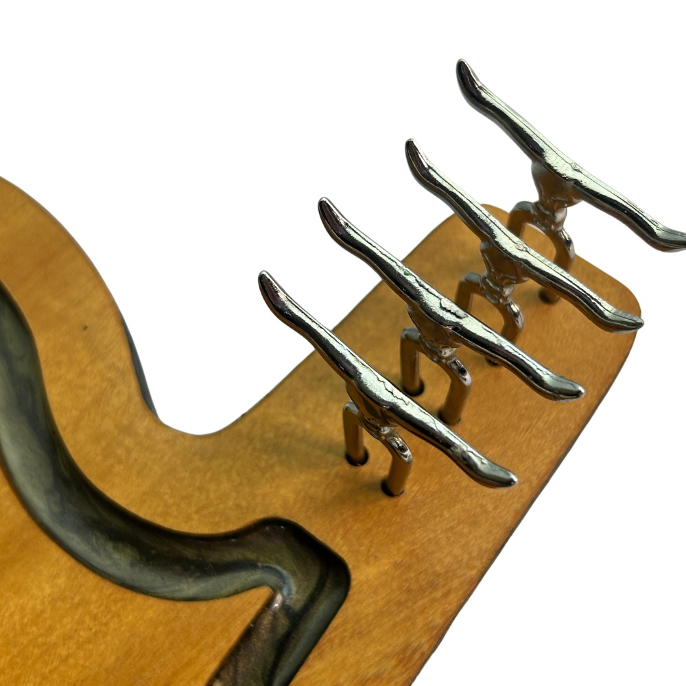 Tábua de Corte Guitarra - Madeira Nobre com Petisqueiro | Doma Crioula Cutelaria Artesanal