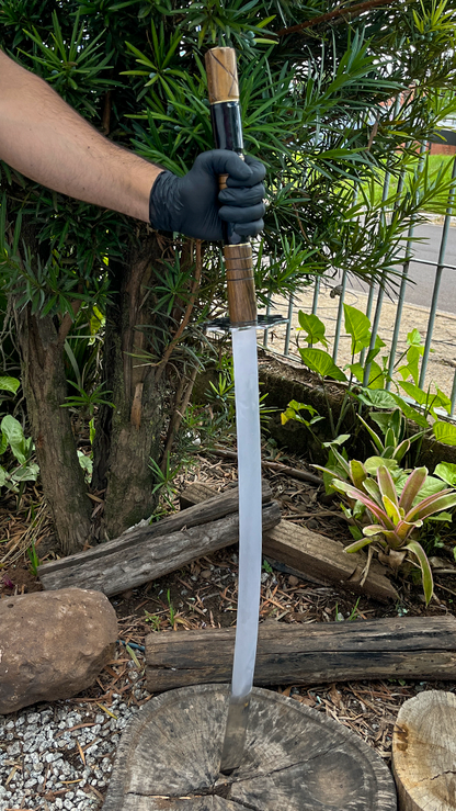 Katana Artesanal - Guarda Perfurada - Cabo Madeira Talhada Resina Preta